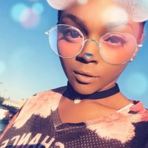 Meet your Posher, Monique